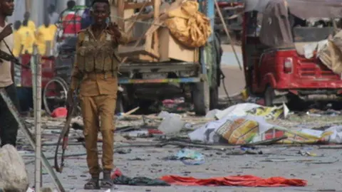 Una imagen de Twitter del lugar del atentado en Mogadiscio.