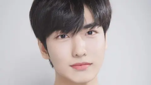 El cantante y actor Lee Jihan en una imagen de Twitter.