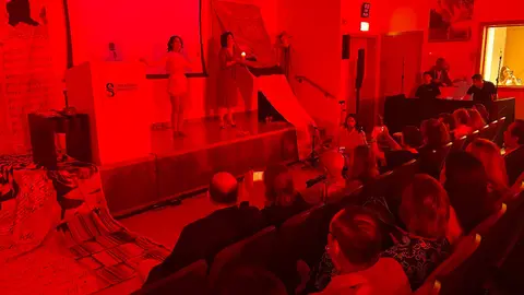 Representación de 'Yo, Meira Delmar' en la Universidad de la Sorbona de Abu Dhabi. (EL CORREO)