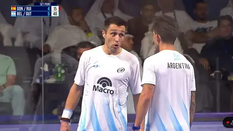 Los jugadores de pádel argentinos ganadores en la final de Dubai. (Twitter)