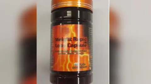 Un frasco del complemento alimenticio 'Weight Rapid Loss Capsule'. (Fuente externa)