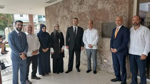 Representantes de Emiratos Árabes y Cuba en La Habana. (Twitter)