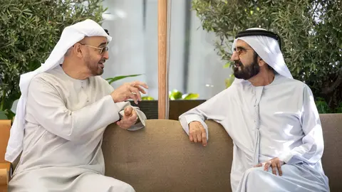 El presidente a la izquierda y el vicepresidente de EAU. (WAM)