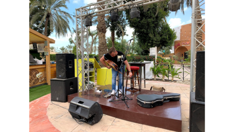 Un músico en Abu Dhabi. (EL CORREO)