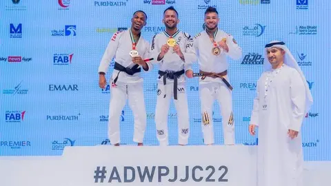 El campeón colombiano Willy Fernández en el podio de Campeonato Mundial de Jiu Jitsu de Abu Dhabi. (Cedida)