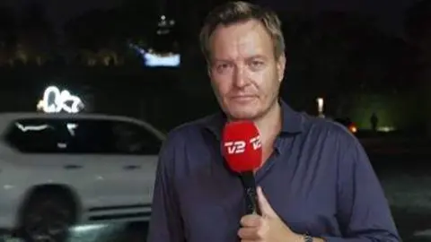 El reportero danés en la retransmisión en directo. (Twitter)