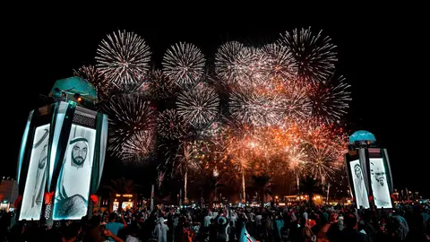 Fuegos artificiales en el Festival Sheikh Zayed de Abu Dhabi. (WAM)