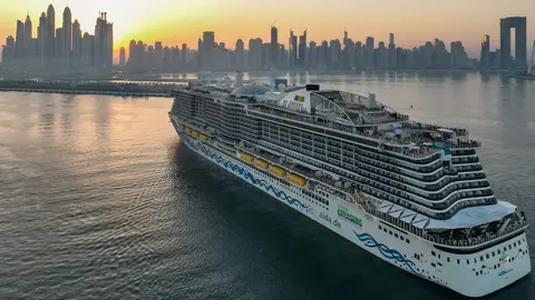 El crucero AIDAcosma en Dubai. (Twitter)