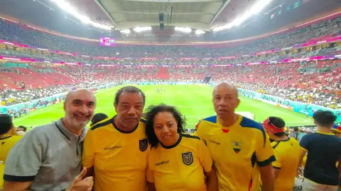 Los seguidores ecuatorianos en la inauguración del Mundial de Qatar. (EL CORREO)
