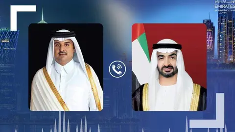 El presidentede EAU (derecha) y el emir de Qatar. (WAM)