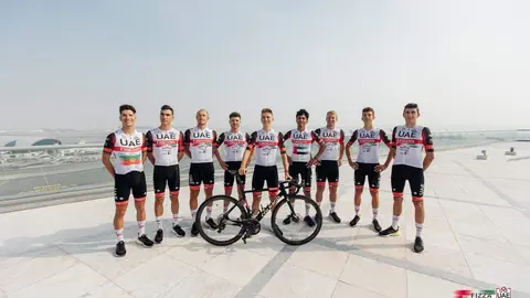 El UAE Team Emirates en España. (Twitter)