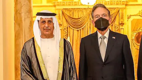El embajador de EAU, Salem Alowais, junto al presidente de Panamá. (@NitoCortizo)