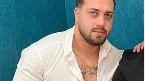 Mehran Samak, de 27 años, recibió un disparo en la cabeza después de tocar la bocina de su coche para celebrar la derrota de Irán ante Estados Unidos. (Twitter/@Omid_M)