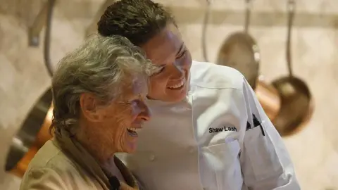 Shaw -derecha-, propietaria de la taquería Lila y la escritora Diana Kennedy. (Cedida)