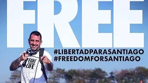 Detalle del cartel de la concentración por la libertad de Santago Sánchez.