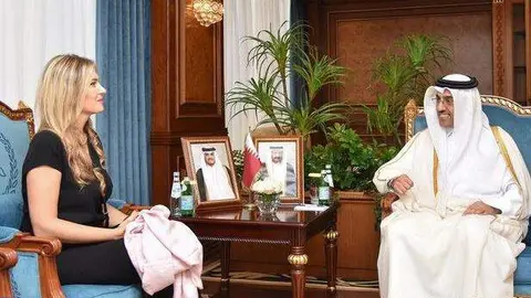 La europarlamentaria griega Eva Kaili (izquierda) fue detenida por corrupción, habría influido para que Qatar obtuviera visado al espacio Shengen. (Twitter)