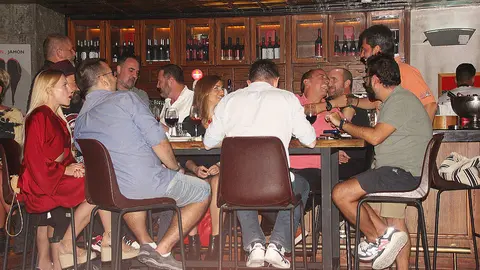 Expatriados en Dubai. (EL CORREO)