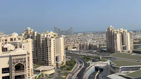 Una carretera en La Palmera de Dubai. (EL CORREO)