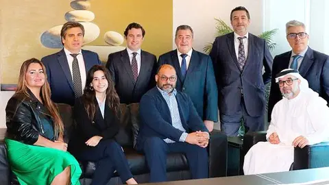 Abogados de United Advocates y de Ejaso tras la firma de la alianza. (Cedida)