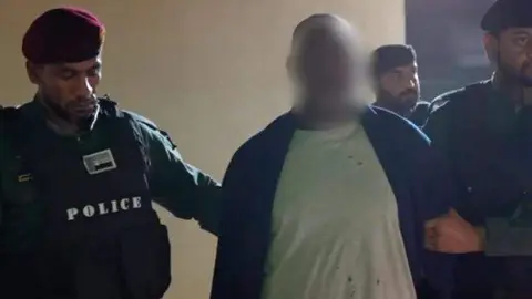 Un momento de la detención del líder de la banda. (Fuente externa)