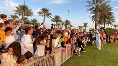 Multitudinario recibiemiento a los Reyes Magos en Abu Dhabi. (Cedida)