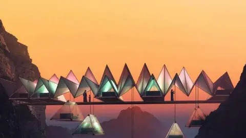 La firma de arquitectura distribuyó imágenes del camping entre las montañas emiratíes.