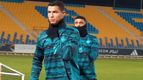 Cristiano Ronaldo en uno de sus entrenamientos en Riad. (Twitter)