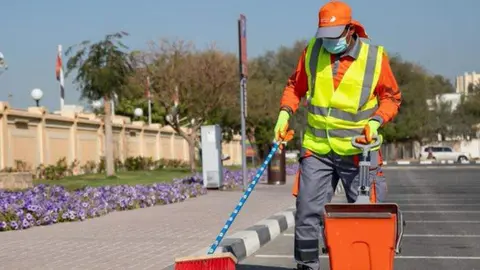 Un trabajador en Emiratos Árabes. (EL CORREO)