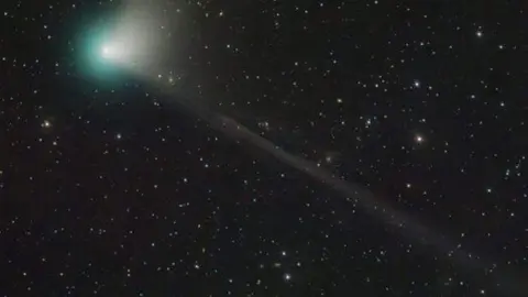 Una imagen de un cometa. (Twitter)