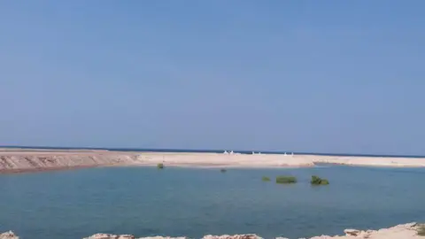 Una imagen de la isla Sir Baniyas en Abu Dhabi. (EL CORREO)