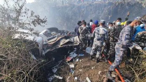 Una imagen de Twitter de rescatistas en el lugar del accidente.