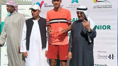El tenista español en el podio en el emirato de Fujairah. (Fuente externa)