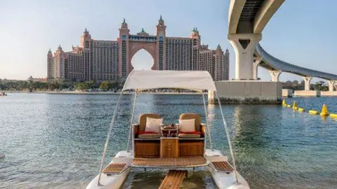 El catamarán está disponible en la playa de The Pointe en La Palmera de Dubai. (Fuente externa)