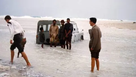 El Land Rover atascado en La Corniche. (Ryley)