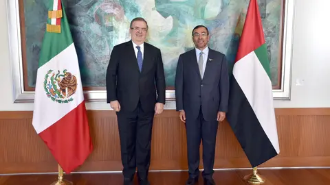 El ministro de Exteriores de México junto al jefe de la delagación econmómica de Emiratos. (WAM)