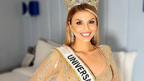 La venezolana Valentina Sánchez Trivella, con la corona de Universal Woman. (@universalwvzla)
