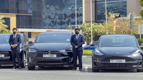 Una imagen de taxis ecológicos en Dubai. (WAM)