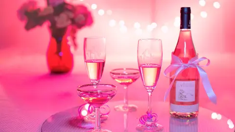 Occidental Al Jaddaf ofrece por San Valentín el encanto de disfrutar en pareja de una cena mágica e íntima. (pxhere.com)