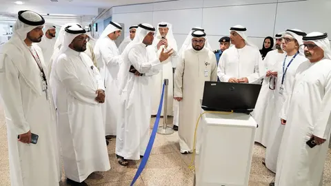 Funcionarios de aduanas en Dubai. (WAM)