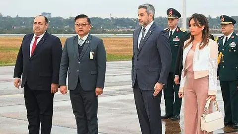 El presidente de Paraguay y su esposa. (Twitter)