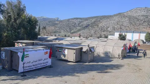 La agencia de noticias emiratí difundió esta imagen del hospital de campaña.