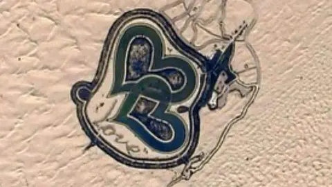 El lago del amor de Dubai. (Instagram)