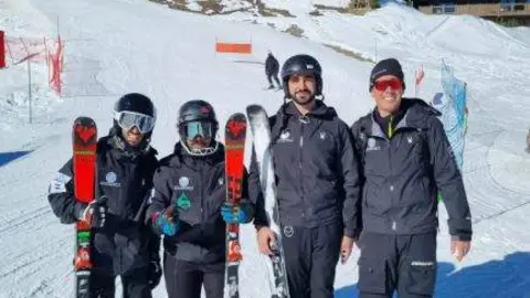 El equipo emiratí de Esquí Alpino en Francia. (WAM)