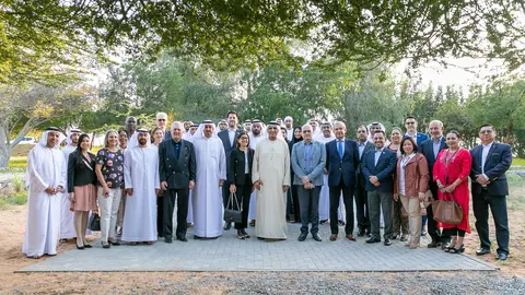 Embajadores latinos y el gobernante de Ras Al Khaimah. (WAM)