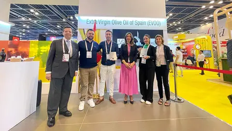 Entrega del sello 'Restaurants from Spain' a Seville´s y Lola Taberna. (EL CORREO