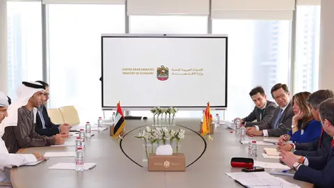 La delegación española en Abu Dhabi este jueves. (WAM)