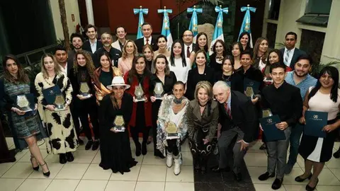 Artistas y colaboradores guatemaltecos en Expo 2020 Dubai. (Cedida)