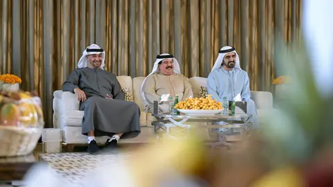 Los líderes de EAU y el rey de Bahréin este domingo en Dubai. (WAM)