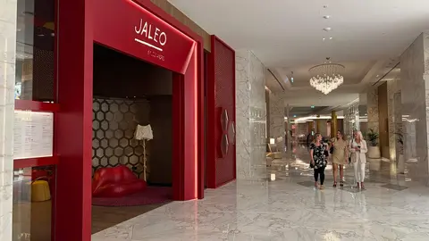 Entrada del restaurante Jaleo by José Andrés en Atlantis The Royal de Dubai.