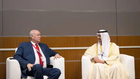 El gobernante de Fujairah junto al ministro de Comercio Exterior de Cuba en la reunión de la ONU. (WAM)